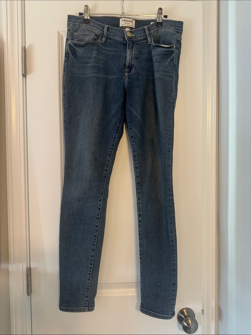 Frame Denim Skinny Jeans in Dark Blue Wash